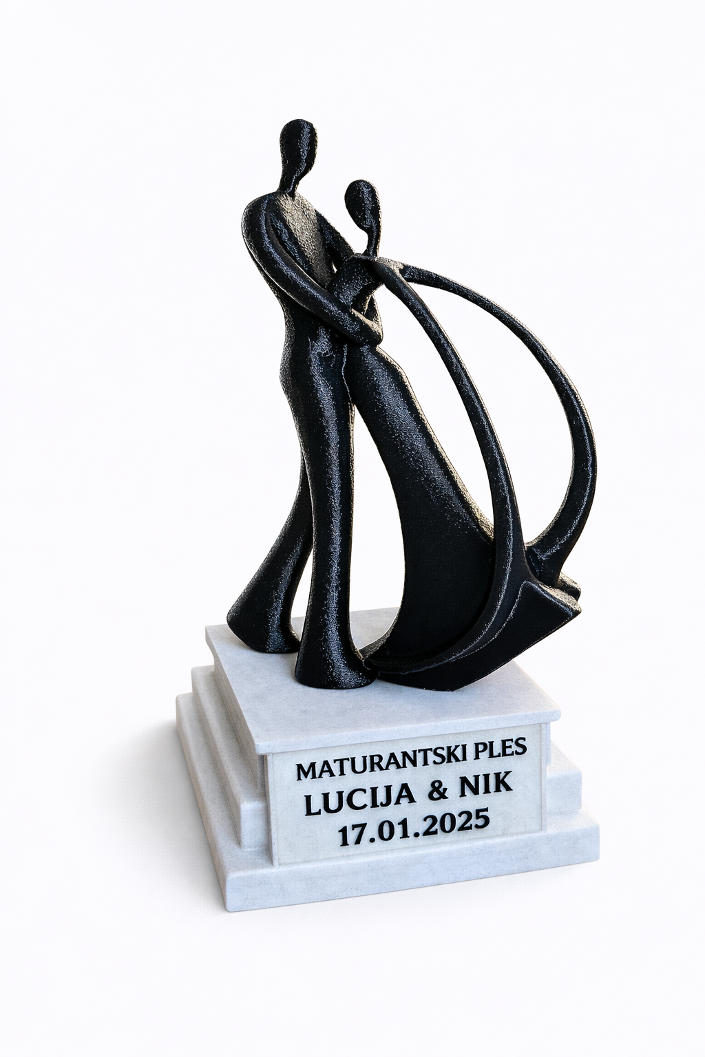 Skulptura maturantskega plesnega para / mladoporočenca