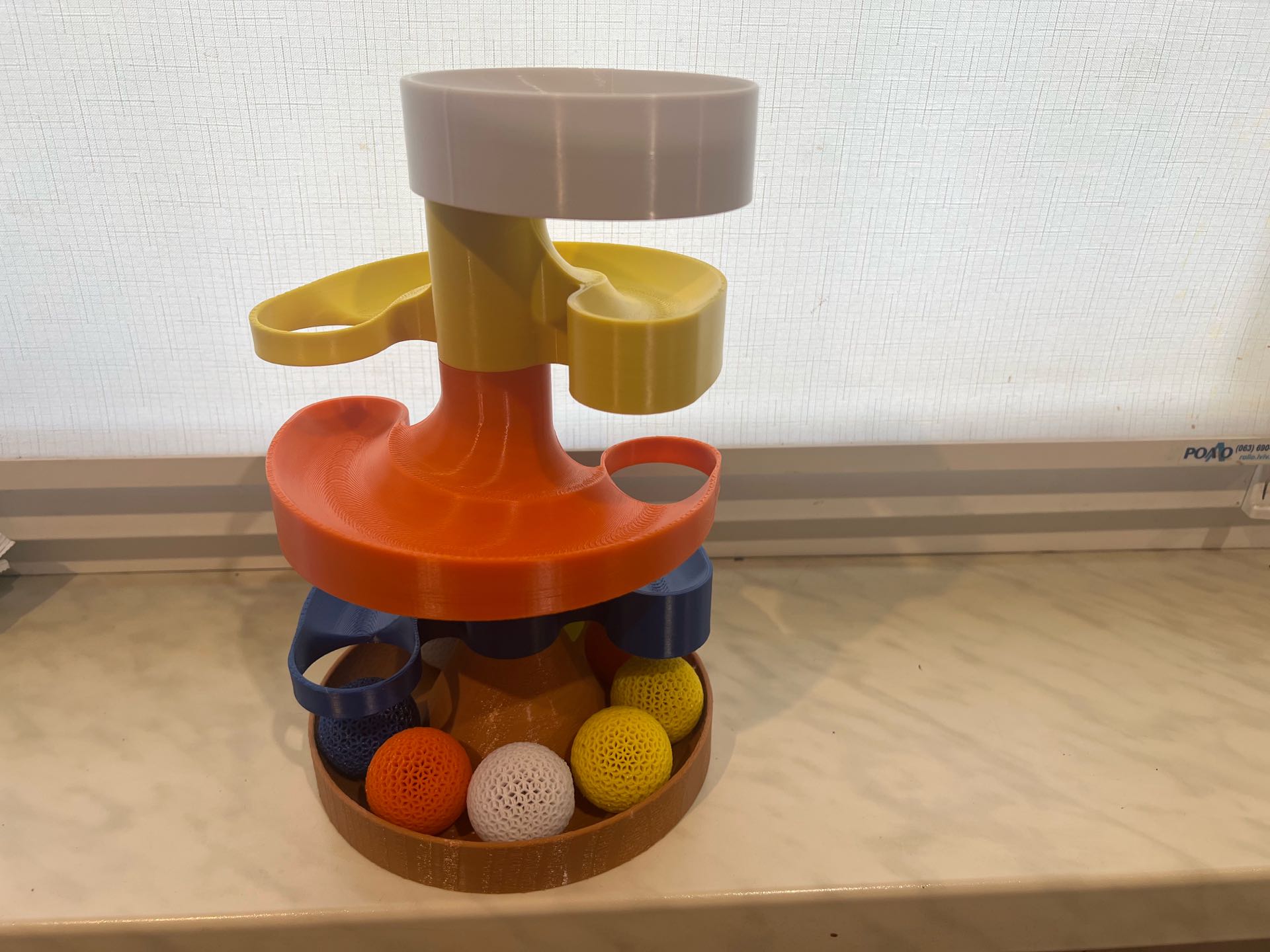 Montessori spiralna kroglična steza